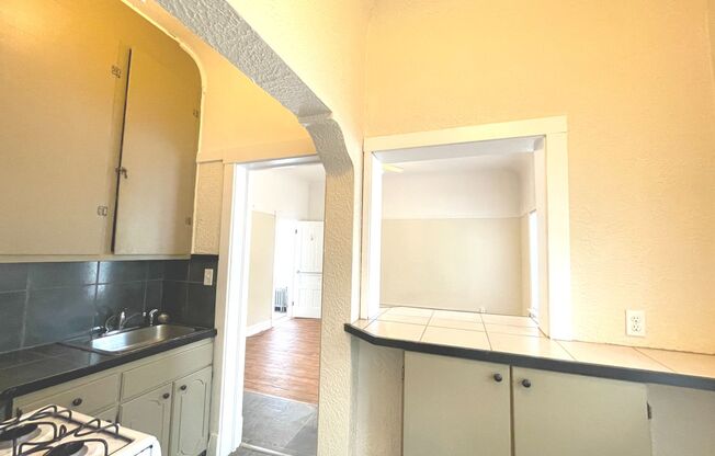 Studio, 1 bath, $850, Unit 1