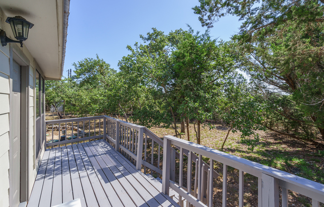 A slice of the Texas Hill Country - 1 Bedroom, 1 Bathroom with large back deck!