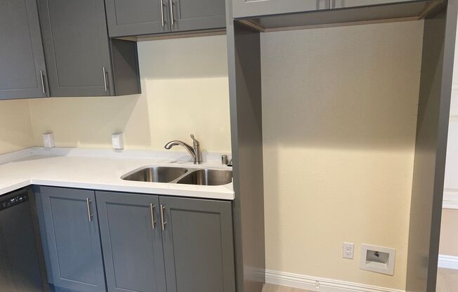 2 beds, 2 baths, 957 sqft, $2,595, Unit 21