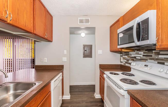 2 beds, 2 baths, 1,145 sqft, $1,425