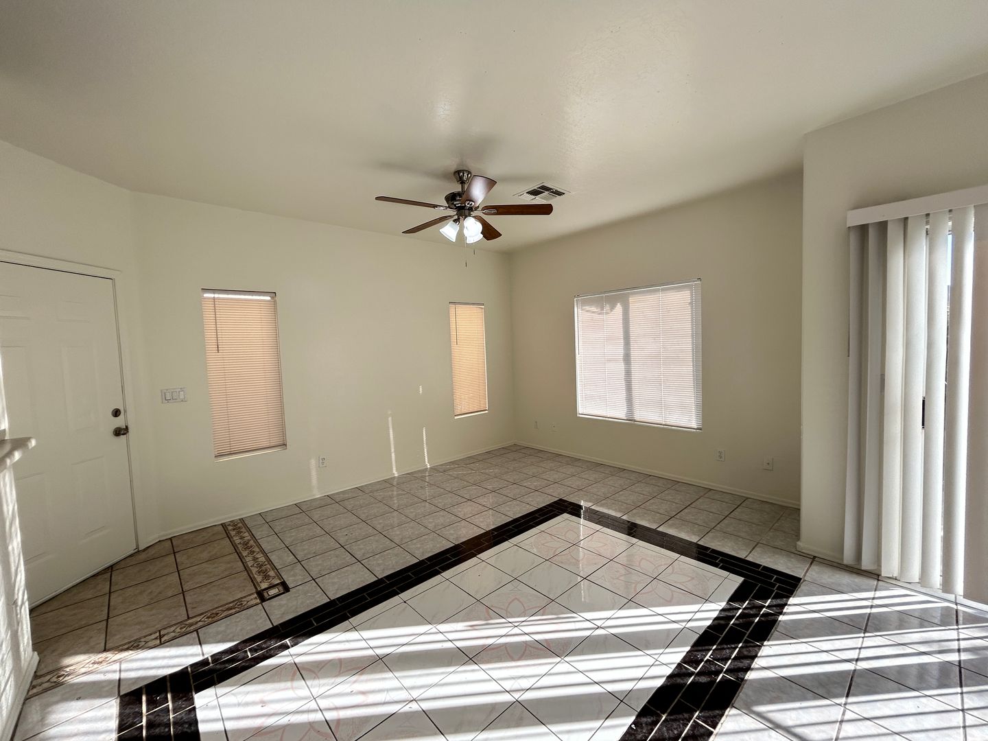 3 Bedroom 2 1/2 Bathroom Freshly painted & carpet, Close to Grand Canyon University
