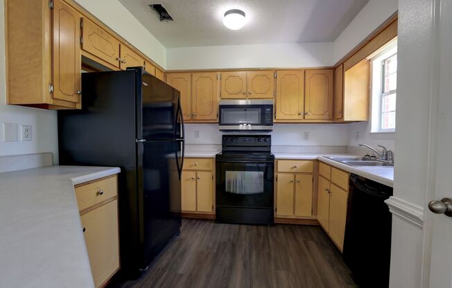 Move in special! 1/2 Off the first full month's rent! Available now!