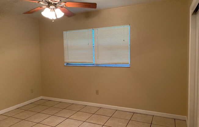 2 beds, 1 bath, 868 sqft, $1,100, Unit 4044 NE 1 DR