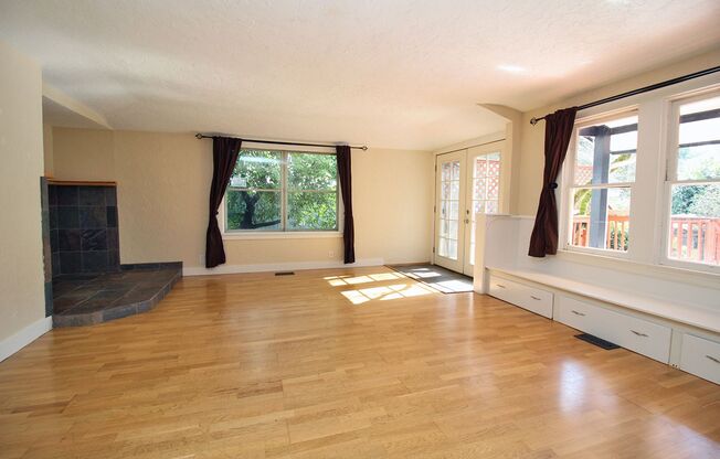Remodeled 3 Bedroom Burlingame Cottage with Gorgeous Yard