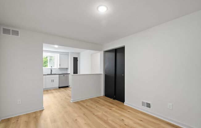 MOVE IN READY! FULLY RENOVATED 2-BEDROOM IN CRAFTON! LEASING SPECIAL AVAILABLE!
