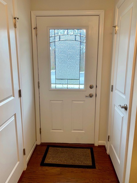 Gorgeous brick front 3bd 2/2bth townhouse w/1 car garage.