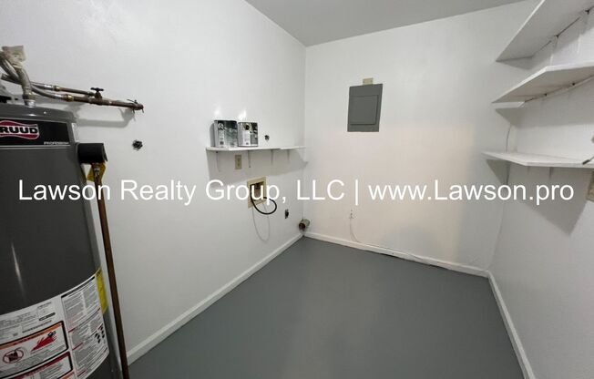 2 beds, 1 bath, 894 sqft, $1,200