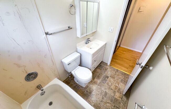 2 beds, 1 bath, 675 sqft, $2,295, Unit 202