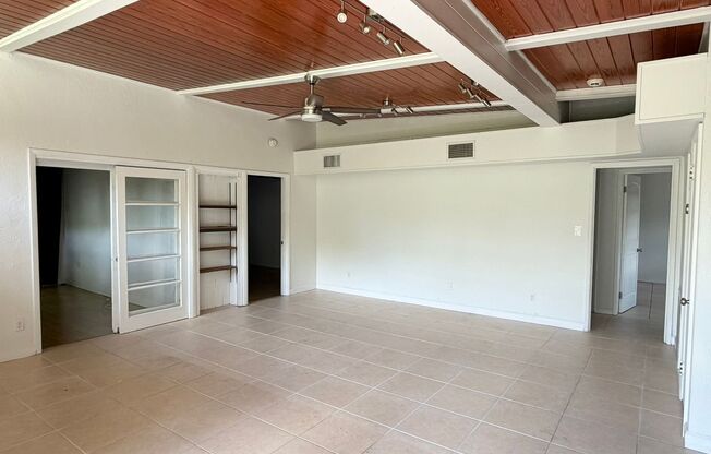 1227 COUNTRY CLUB DR