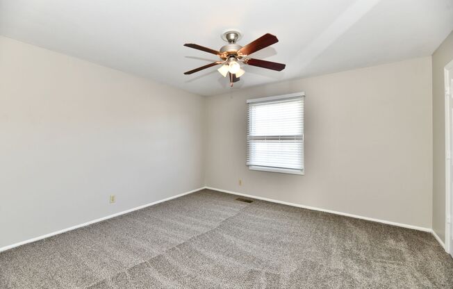 3 beds, 1.5 baths, 1,280 sqft, $2,199, Unit T-203