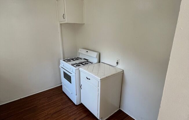 1 bed, 1 bath, $900, Unit 6