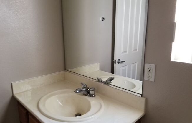 Spacious 4 bedroom Home Available to Rent
