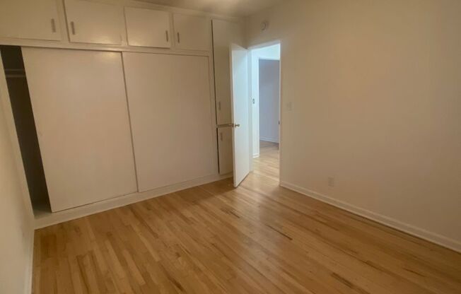 2 beds, 1 bath, 702 sqft, $2,350, Unit B15