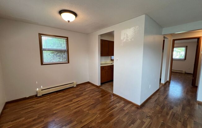 2 beds, 1 bath, $950, Unit A1335-04