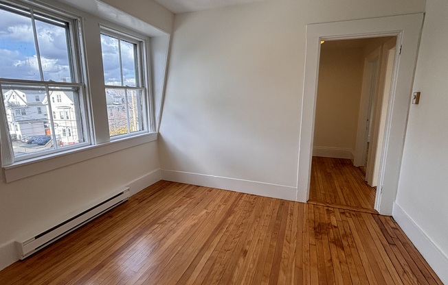 2 beds, 1 bath, $3,250, Unit 3