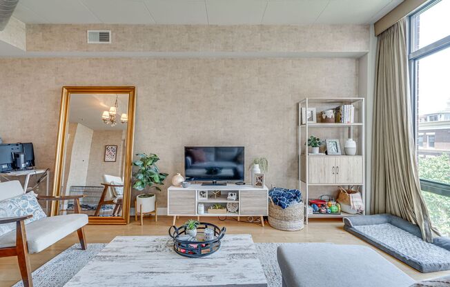 Modern Condo in Old Town Alexandria