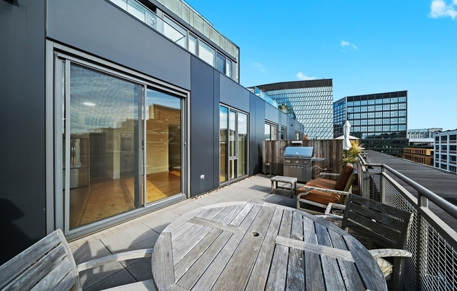 1 bed, 1.5 baths, 807 sqft, $5,000, Unit 609