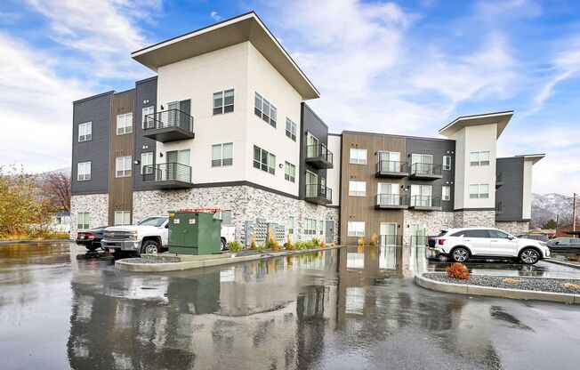 2 beds, 1 bath, $1,300, Unit 214