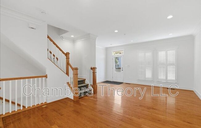 2735 LINDEN LN