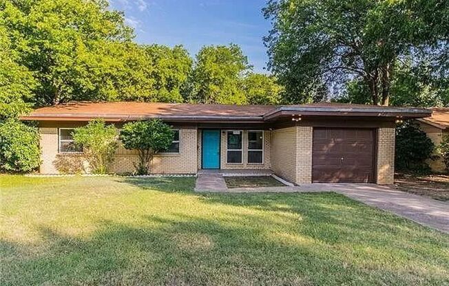 New Renovated Home in Fort Worth!