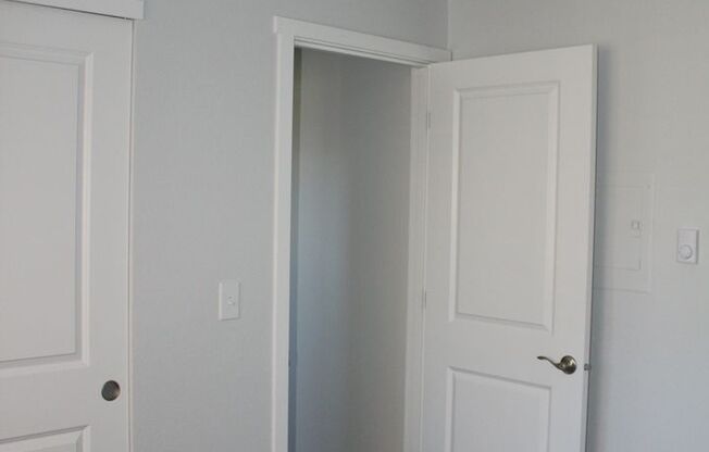 2 beds, 1.5 baths, 920 sqft, $2,075, Unit N203