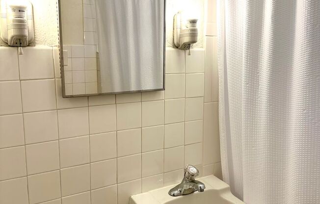 1 bed, 1 bath, 693 sqft, $995, Unit 05-C