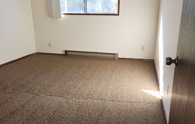 2 beds, 1.5 baths, 1,020 sqft, $1,300, Unit #E