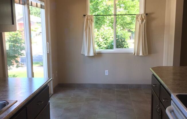 2 beds, 1 bath, $1,695