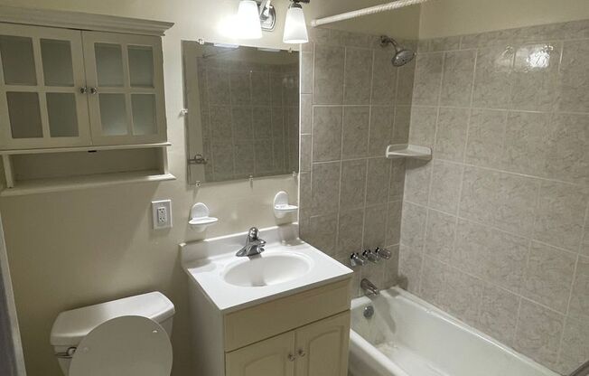 1 bed, 1 bath, 800 sqft, $1,835, Unit 9H