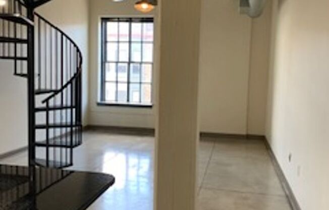 2 beds, 1 bath, 1,390 sqft, $1,950, Unit 306