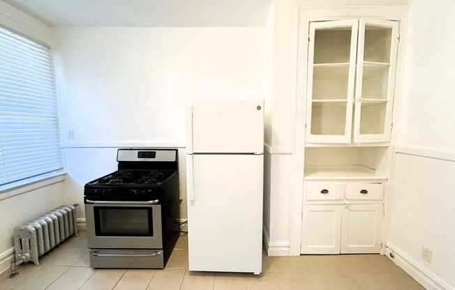 1 bed, 1 bath, $1,900, Unit B5