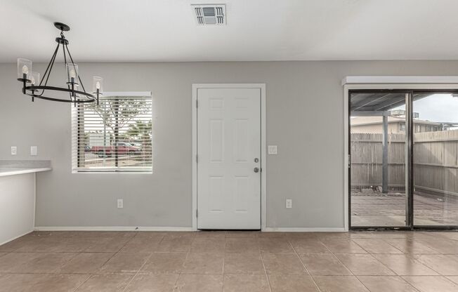 2 Bedroom 1 Bath Condo in Desirable Chandler Area!