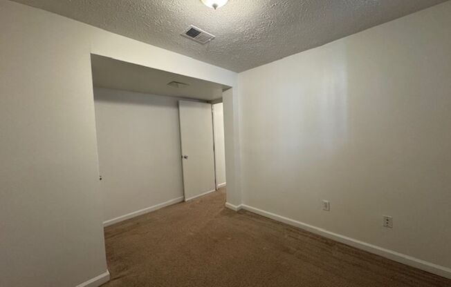 3 beds, 1 bath, 810 sqft, $1,590, Unit 732 S. Millvale Ave. #A1