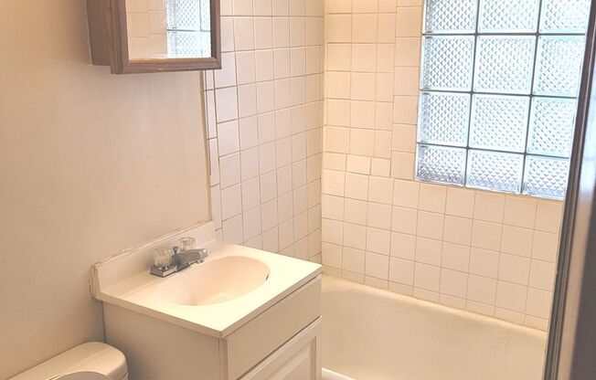 Studio, 1 bath, $775, Unit 109