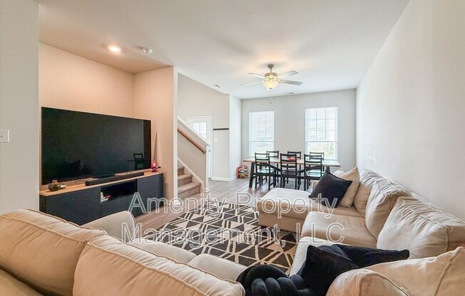 1527 AUCKLAND CT