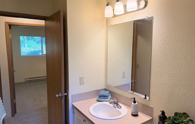 3 beds, 1 bath, 906 sqft, $1,849, Unit 15