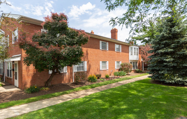 Oxford Court Apartments Exterior