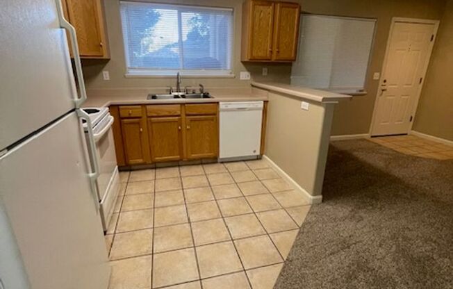 1 bed, 1 bath, 822 sqft, $1,395, Unit 910 H 105