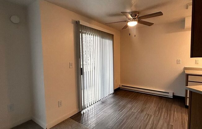1 bed, 1 bath, 660 sqft, $1,075, Unit H - 037