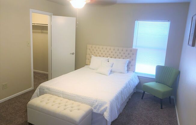 2 beds, 1 bath, 1,193 sqft, $995, Unit 2814 S Gen McMullen Unit 9