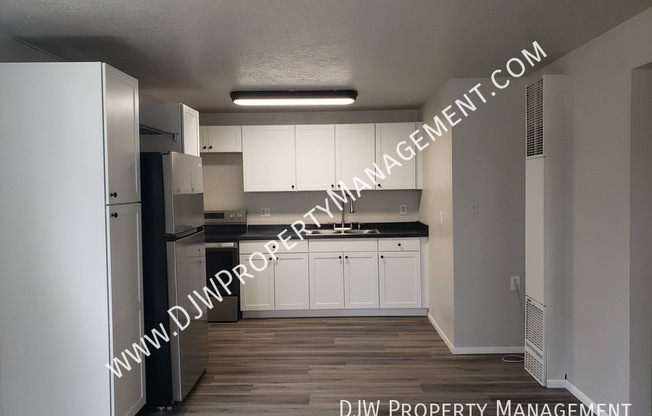 413 CRESTLINE DR