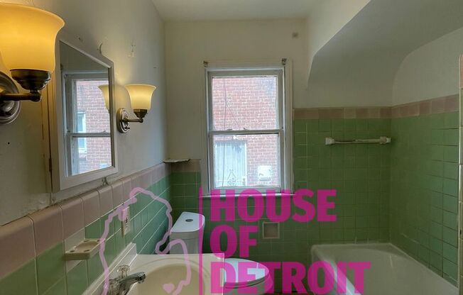 3 beds, 1 bath, $1,235