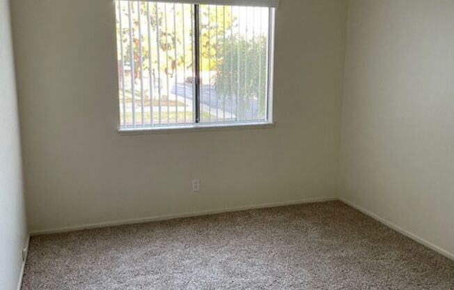2 beds, 1 bath, $2,495, Unit 142