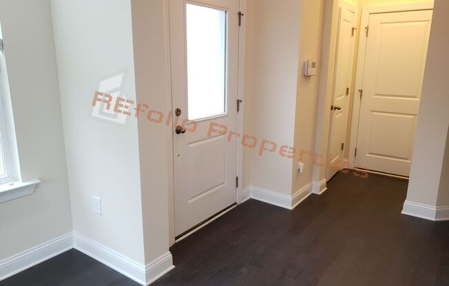 Beautiful & Bright 3 Bedroom 2 Car-Garage End Unit Townhome @ Collins Grove, Cary, Available Sep 05!