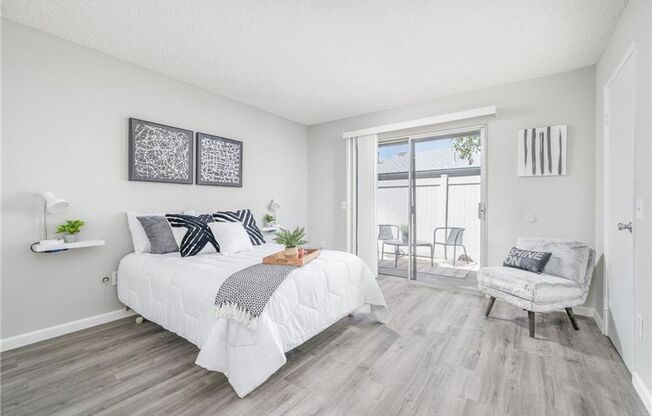 Clean & updated 2 bed/2 bath condo available for lease. Student-friendly & walking distance to UCR