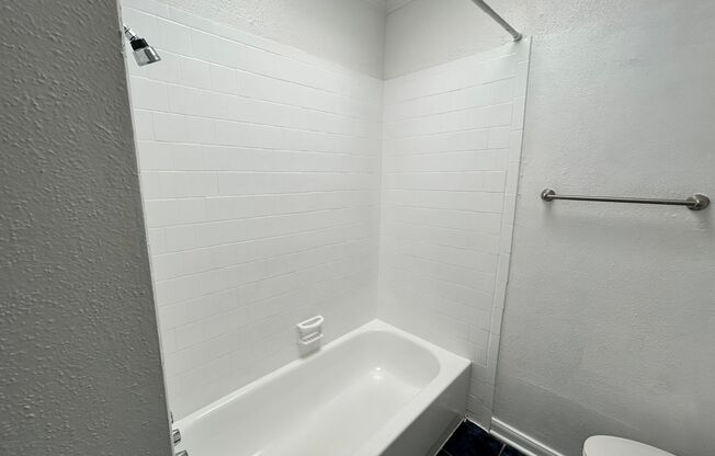 1 bed, 1 bath, 550 sqft, $1,195, Unit 220