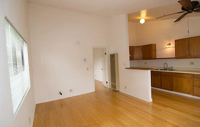 1 bed, 1 bath, 500 sqft, $2,700