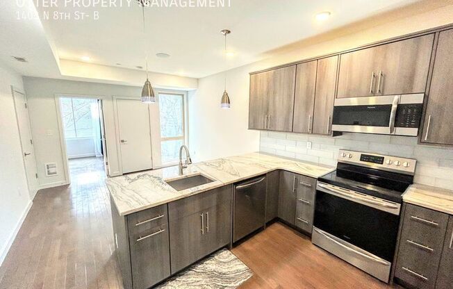 1403 N 8 ST