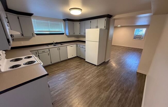 Newly remodeled Large 3 Bedroom Apartment in Lewiston
