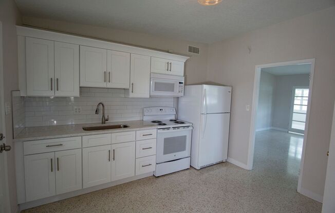 2/1 duplex with carport in Winter Park